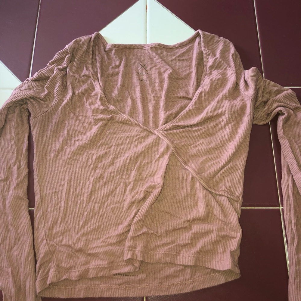 Brand: basic. Long sleeve crop top. (S)